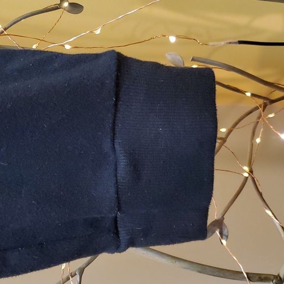 Fabletics black fold over Capri workout pants - Picture 4 of 6